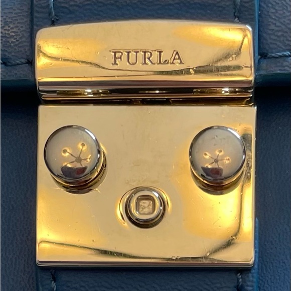 Furla Authentic Vintage Beautiful Blue Leather Wallet with Gold Hardware - Picture 6 of 16
